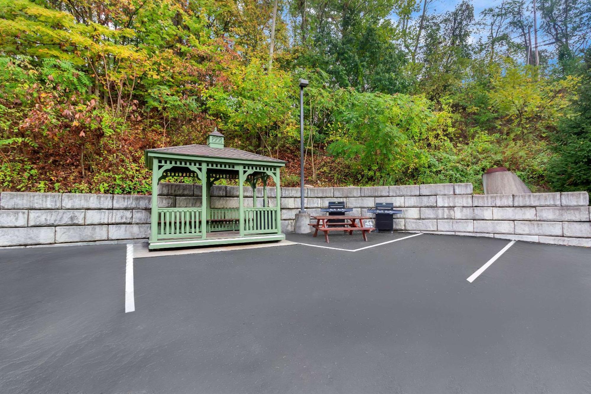 Suburban Studios Morgantown Εξωτερικό φωτογραφία